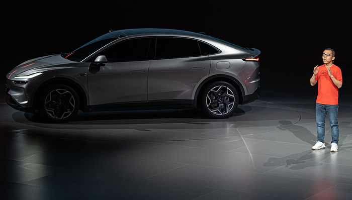 对话乐道总裁艾铁成：品牌首款车的真正对手是20万元级合资燃油