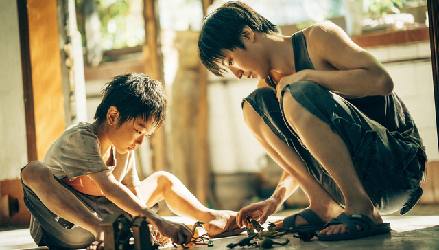 【专访】导演殷若昕：隐蔽角落的事实孤儿，如何成为镜头中的《野孩子》