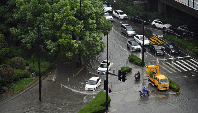 台风“贝碧嘉”离开上海进入江苏，上海航班、地铁等陆续恢复运营