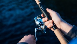 抠门年轻人，带火“钓鱼佬严选”