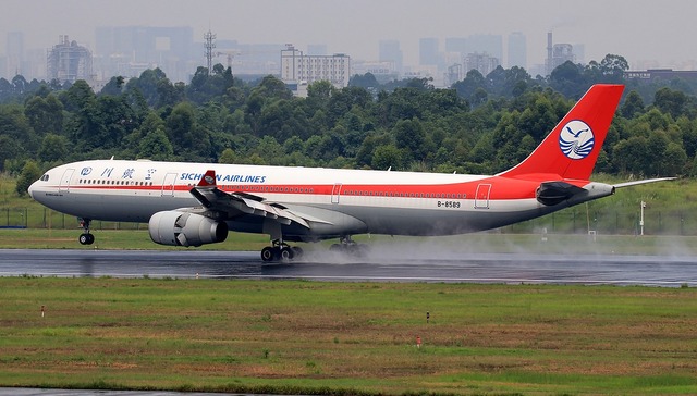 川航一航班挂出7700紧急代码，系机械故障、备降宁波后重新起飞