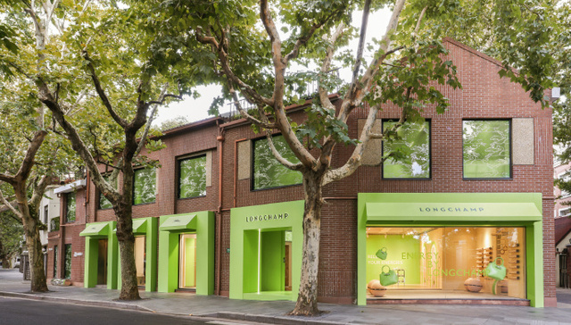 珑骧“时髦充电站”亮相武康路，珀莱雅源力精华进入3.0时代｜是日美好事物