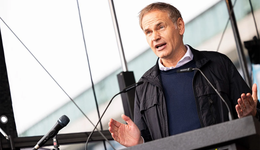 关厂裁员、CEO被质疑，大众集团再次站在风口浪尖