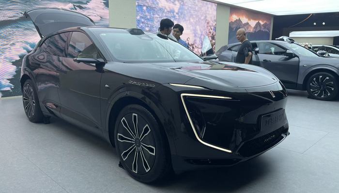 一周内五款国产车型“围攻”特斯拉Model Y