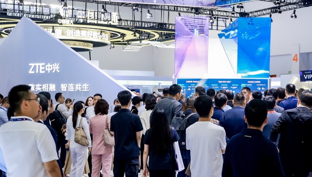 “AI For All”  的中兴通讯终端业务，正在寻找下一个通讯时代的入口