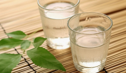 白酒股再掀涨停潮，贵州茅台成交额突破200亿元，山西汾酒等个股3连板