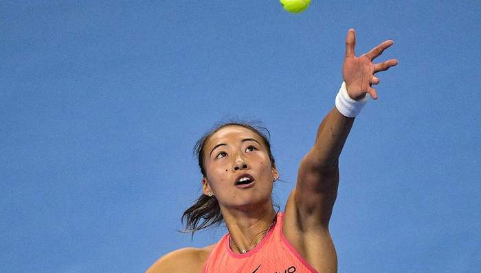 郑钦文止步中网四强，但她的顶级星光带热中国赛季