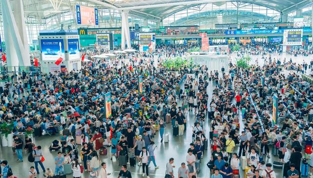 国庆黄金周广东出行量剧增，港珠澳大桥、深圳北站流量创新高