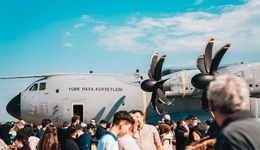 國慶旅游爆火，機(jī)場(chǎng)休息艙成為一門好生意？