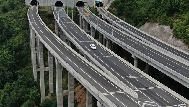 地方新闻精选 | 重庆通报“高速多车轮胎被扎” 廊坊：买新房最高补贴1.5万元