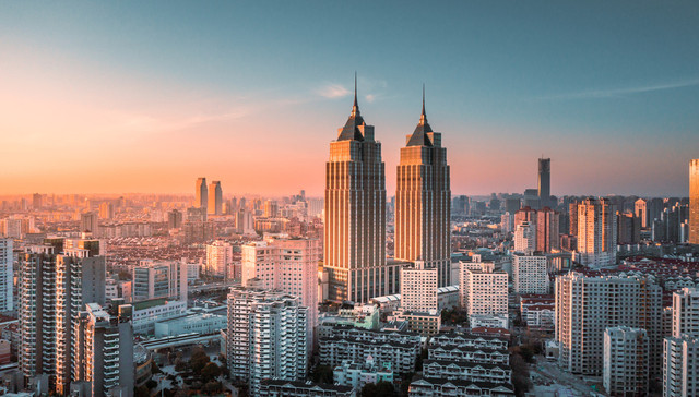 上海三季度商办市场表现分化：办公零售租赁势头改善、大宗交易微降