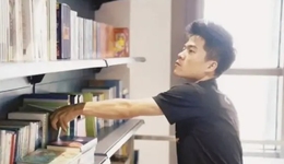 文化人设屡次翻车，董宇辉不肯脱长衫