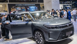 前三季度预赚最高41亿元，赛力斯拟近82亿元全资收购问界超级工厂