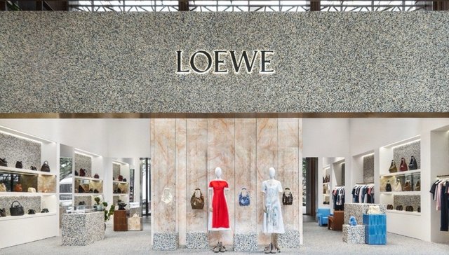 LOEWE和Miu Miu，谁是逆势增长冠军？