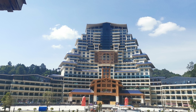 地方新闻精选 | “天下第一水司楼”改造的酒店即将营业 邯郸警方通报“一村庄发生刑事案件致3人死亡”