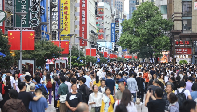 上海，消费回暖，