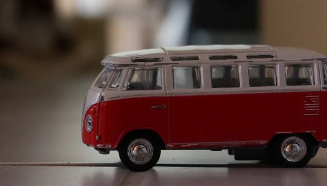 包车旅游,年轻人,出国游,出行方式,