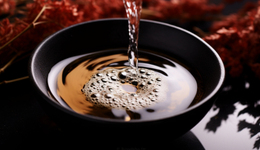 白酒复古，从老产品“翻新”卷到中度酒“翻红”