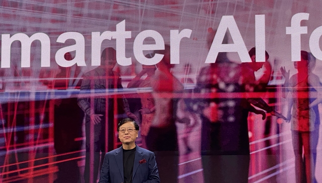 杨元庆：AI不是泡沫，做IT必须交朋友