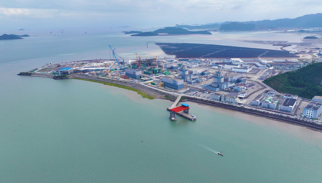 实探全球首个核电灯塔工厂，这里有各式各样的机器人 | 碳访