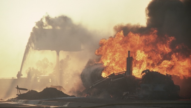尼日利亚致命油罐车爆炸惨剧频发，非洲人口第一国道路亟待改善