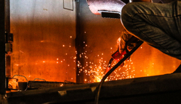 70億元銀行貸款壓頂，友發(fā)集團(tuán)擬向?qū)嵖厝硕ㄔ?0億元補(bǔ)流還貸