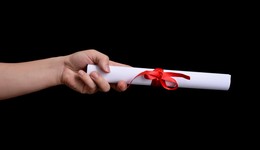 先融期貨官宣新董事長(zhǎng)，母公司電投產(chǎn)融因資產(chǎn)重組已收4個(gè)漲停板