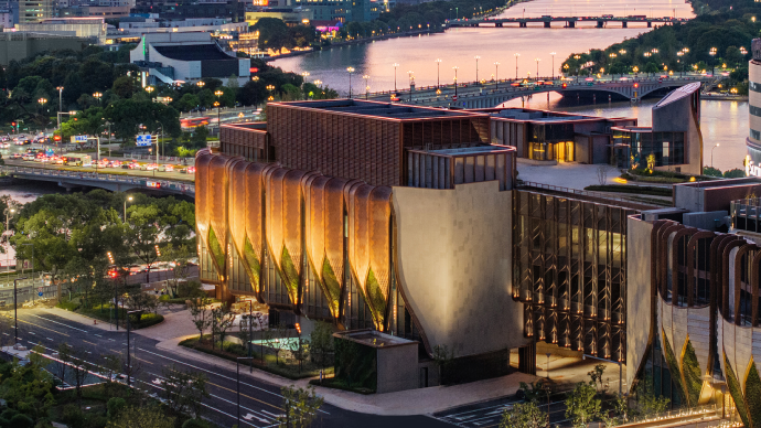 房地产回暖带动信心回归，港企新世界中国穿越周期优势凸显