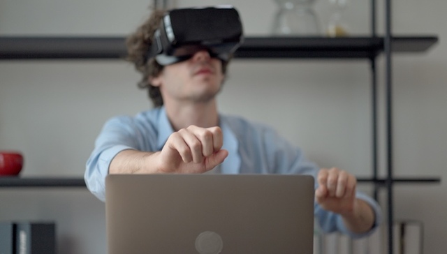 【深度】美国少年迷恋“AI伴侣”后自杀，有何警示？