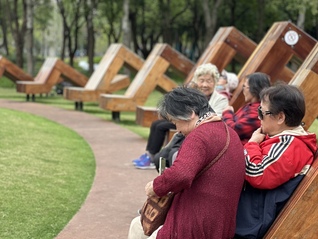 在上海这座超级国际大都市，公共空间如何安放城市居民的松弛感？