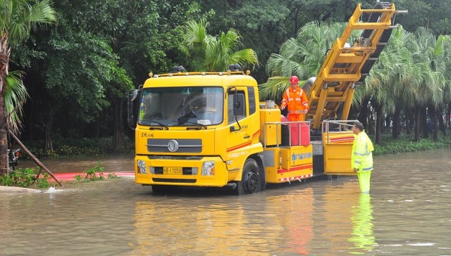 学校停课景区关停，海南强降雨将持续至月底