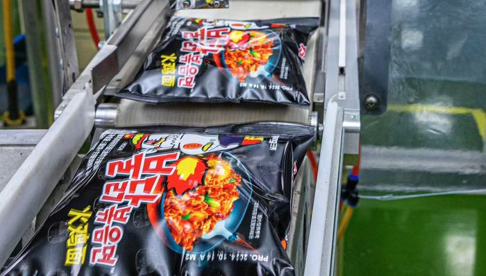 自带流量的三养火鸡面猛攻中国市场