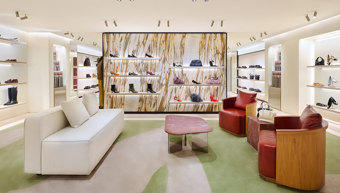 FERRAGAMO北京新店，穿设计师品牌的蒙奇奇｜是日美好事物