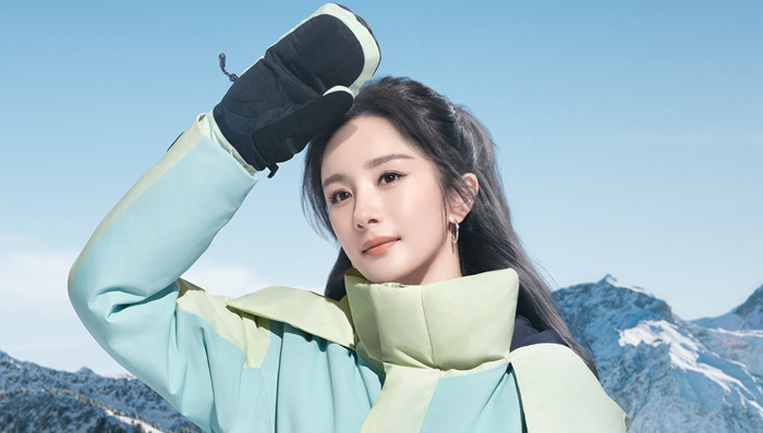 蕉下又找周杰伦“带货”了，这次是滑雪服