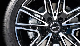 營(yíng)收突破2000億，比亞迪正在“反超”特斯拉