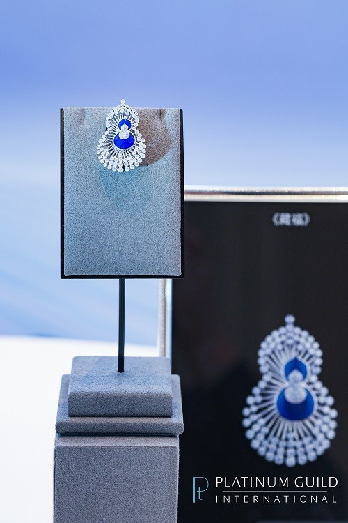 03 第二届“中国珠宝”杯珠宝首饰设计大赛一等奖得奖作品《藏福》.JPG