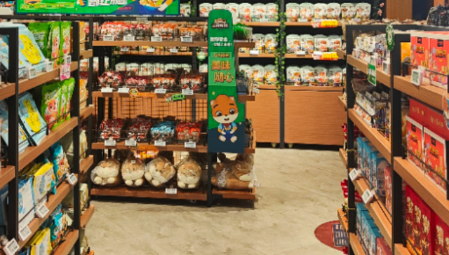 财说 | 同样推行“性价比”策略，为何三只松鼠和良品铺子业绩冰火两重天？