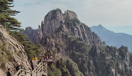 黃山旅游解釋業(yè)績(jī)下滑：接待人數(shù)增長(zhǎng)但有效購(gòu)票減少，山下業(yè)務(wù)仍需要培養(yǎng)