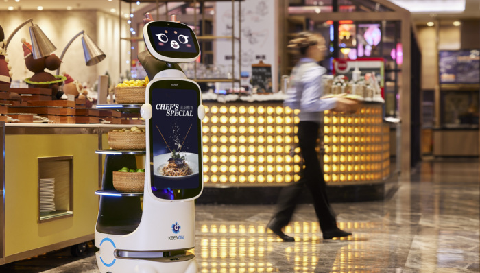 擎朗智能CEO李通：中国在服务机器人领域领先全球