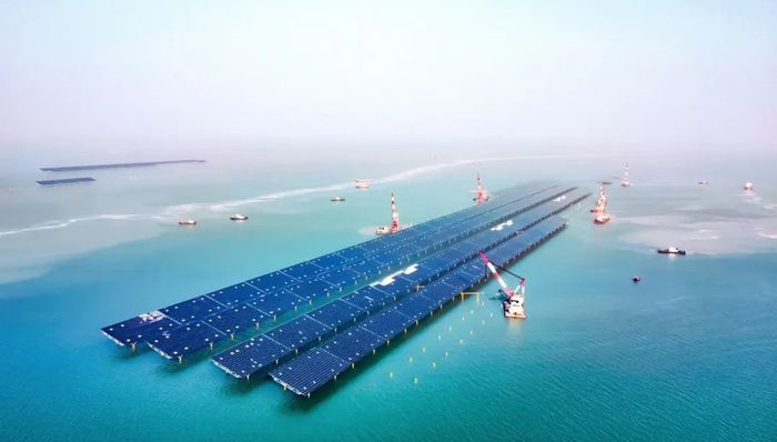 用海面积相当于1713个足球场，全球首个吉瓦级海上光伏项目投产