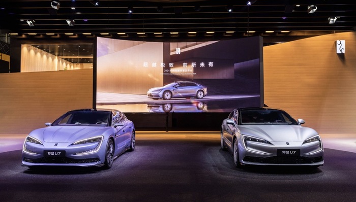 闪电快讯 ｜ 仰望U7 PHEV、EV开启预售 搭载全数字底盘