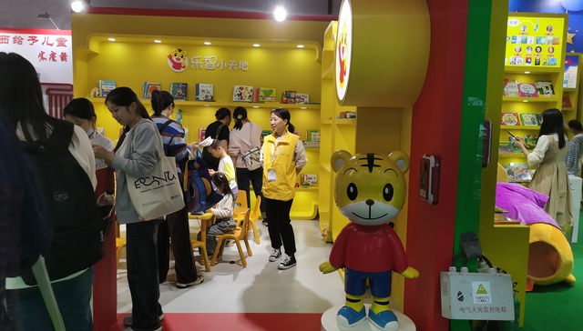 心理科普增长、儿童文学下滑，家长决策童书消费更功利 | 上海2024童书展