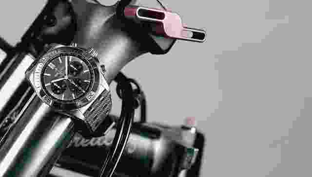 当富人都玩骑行，瑞士高级腕表的联名对象从超跑变单车