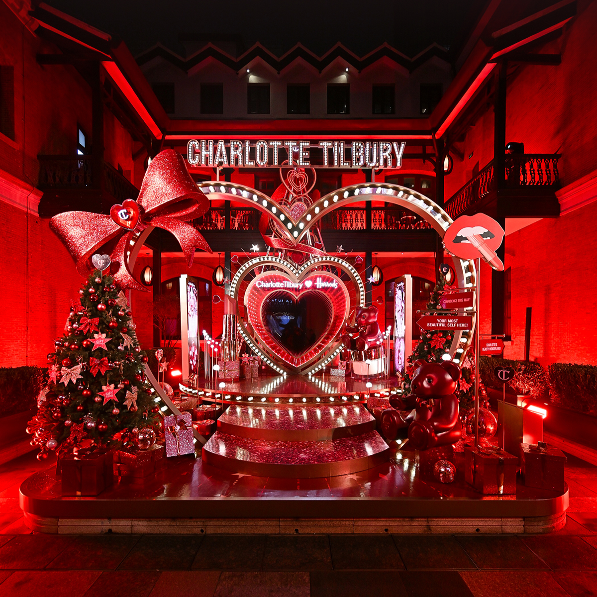 1.“星愿礼遇，爱意无边”CHARLOTTE+TILBURY节日快闪空间盛大开幕.jpg