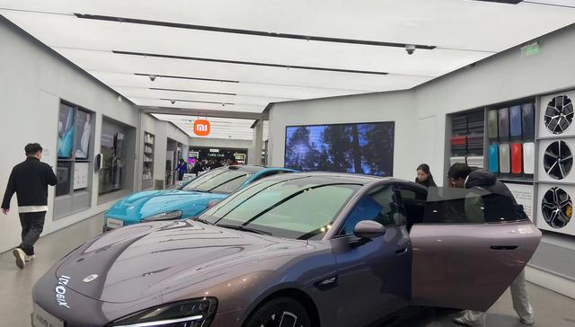 小米抢占各地核心商超，年内要开100家大店卖车