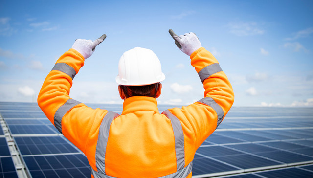 盘前机会前瞻| 工信部重磅发文！光伏制造迎来政策利好，这几家公司在光伏电池和关键组件方面业内领先（附概念股）