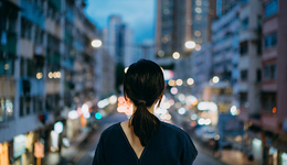 再見愛人，就能重獲新生嗎？從老舍到苔絲的離婚故事