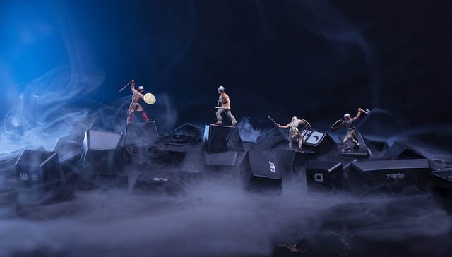 【评论】在现行的社交平台模式下，钟睒睒有可能等到他要的道歉吗？