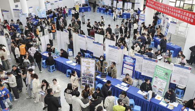 我国就业人口8年来首次回升，第三产业增幅最大