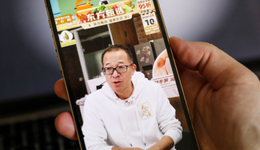 东方小孙回归东方甄选直播间，能打赢董宇辉吗？